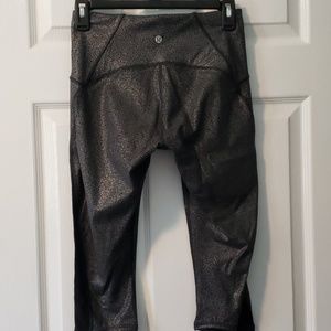 EUC lululemon train times crop in foil